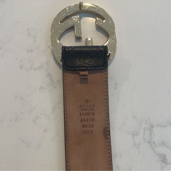Gucci Black Leather Belt with Gold Logo Buckle - Picture 4 of 6